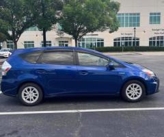 Toyota prius V 2014